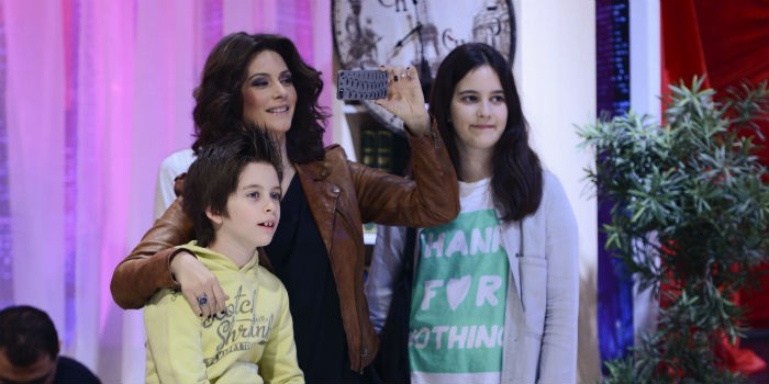 Andreea Berecleanu, insotita de copii la filmari Andreea Berecleanu, insotita de copii la filmari